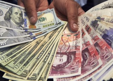 US Dollar Falls After Trump Speech