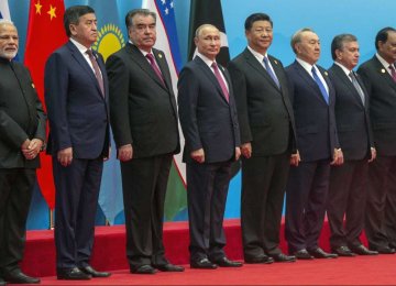 Chinese President Xi Jinping (4th R) welcomed India and Pakistan to their first SCO summit, a year after their admission as full member states.