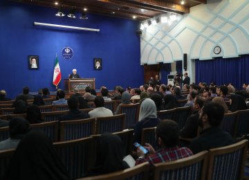 Rouhani: Diplomacy Key to Resolving Regional Challenges  