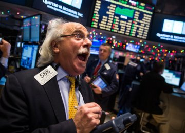 World Stocks Plummet Over Threats of Higher US Tariffs 