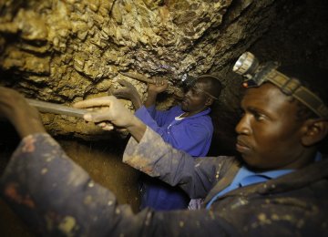 Zimbabwe  Gold Output to Surpass 30 Tons