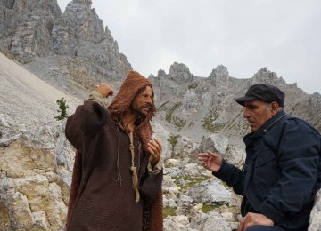 Amir Naderi (R) and Andrea Sartoretti behind the scenes of ‘Monte’