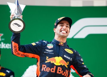 Daniel Ricciardo Takes Dramatic China Victory