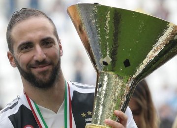 Higuain Agrees to Join AC Milan on Loan