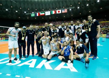 Iranian players and coaches celebrate the victory over Japan.
