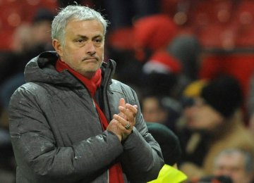 Mourinho Signs New Man Utd Contract to 2020