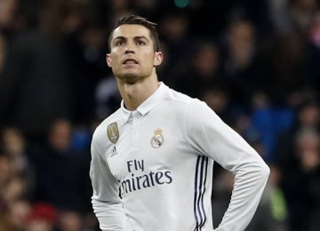 Ronaldo Should Pay Fat Fee to Leave Real