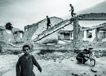 Afghan children in Saeedi’s photo