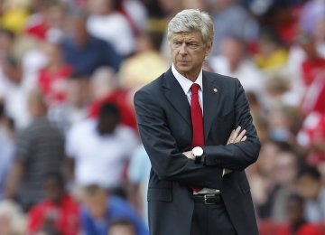 Wenger Charged for Comments About Referee