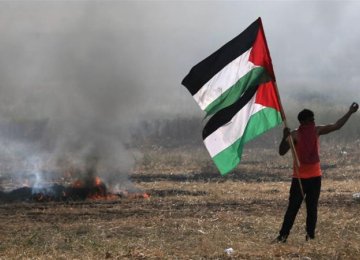 Israeli Gunfire Wounds 40 Palestinians in Renewed Gaza Protest