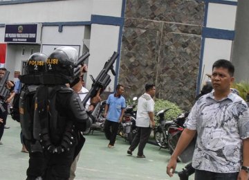 Security forces watch over Sialang Bungkuk Prison  in Pekanbaru, Indonesian, on May 5