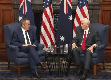 Mike Pence (R) and the Australian opposition leader, Bill Shorten, meet in Sydney on April 22.