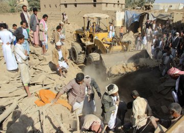People search for victims under the rubble of houses destroyed by a Saudi airstrike on Yemen. (File Photo)