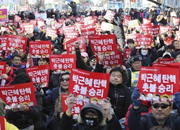 Protesters clash with police outside the constitutional court after the ruling against South Korean President Park Geun-hye in Seoul on March 10. 