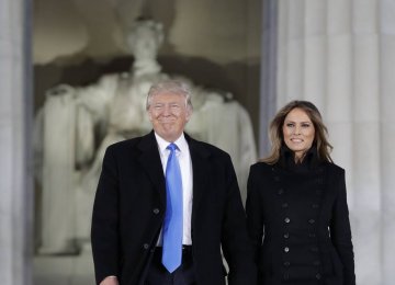 Donald Trump and his wife Melania at the Abraham Lincoln memorial