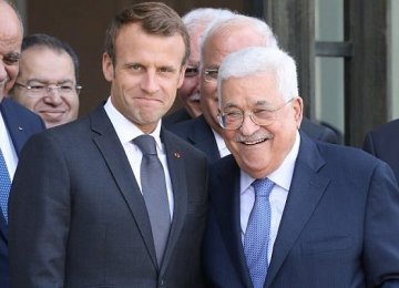 Abbas Meets Macron to Get Palestinian Stance Through to US