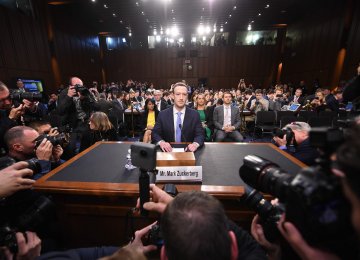 Facebook CEO Wins Would-Be Congressional Grilling
