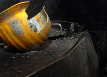 5 Dead in  S. African  Mine Incident