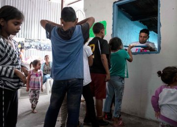 Asylum seeking children from Mexico and Central America line up for their breakfast at a migrant shelter. (File Photo)