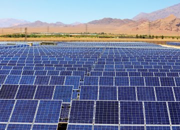 Rows of photovoltaic panels at Mokran Solar Power Complex in Mahan, Kerman Province (Photo: Javad Esmaeilzadeh)