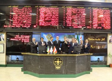 Austria’s Ambassador Tours Tehran Stock Exchange