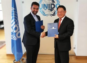 Iran's ICT Minister, UNIDO Chief Sign Coop. Deal 