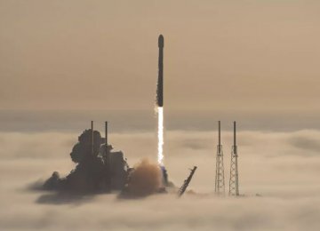 SpaceX Launches 53 Internet Satellites in Foggy Flight