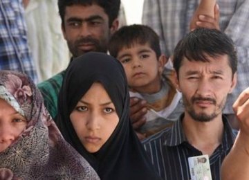 Afghan Immigrants, Refugees Leaving Iran in Droves