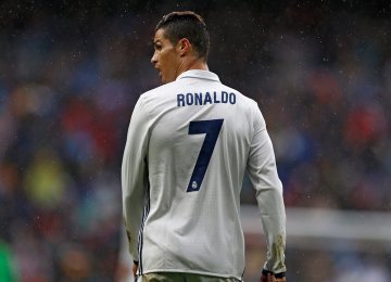 Angry Ronaldo Refuses to Renew Contract With Real