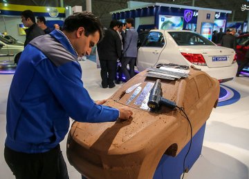 Iranian Automakers Urged to Increase R&amp;D Budget