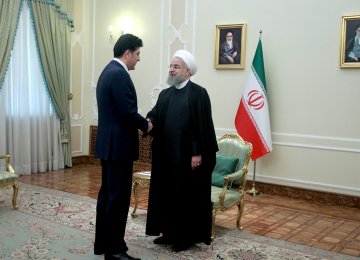 Iran’s President Hassan Rouhani (R) met with KRG Prime Minister Nechirvan Barzani in Tehran on Jan. 22, 2018. (File Photo)