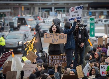 Large protests took place at US main airports againts Donald Trump’s order to restrict people from seven Muslim-majority countries from entering the US.