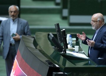 Iran Oil Minister Defends Gas Deal With Total in Parliament