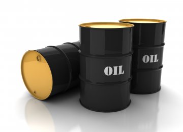 Oil Prices Fall, Focus Shifts to US Output