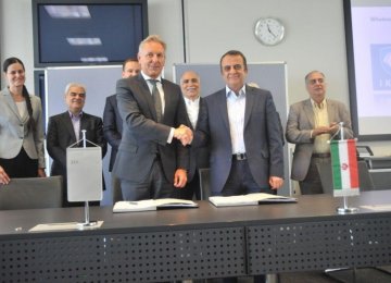 Mercedes-Benz, Iran Khodro Sign Truck Deal 