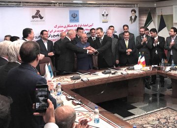 Renault Concludes €660m Deal in Iran - Photo: Financial Tribune