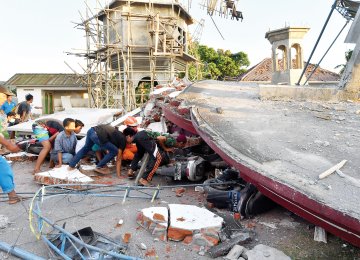 100 Dead in Indonesian  Earthquake