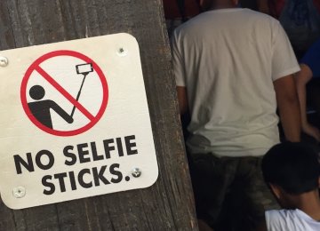 Iranian Museums Ban Selfie Sticks