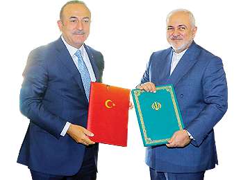 Zarif, Cavusoglu Sign Deal to Boost Mutual Cooperation 