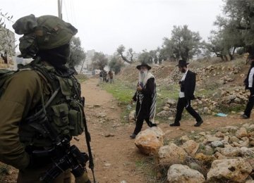 Israeli Forces, Settlers Besiege Al-Khalil
