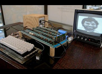 Early Apple Computer Auctioned for $905,000