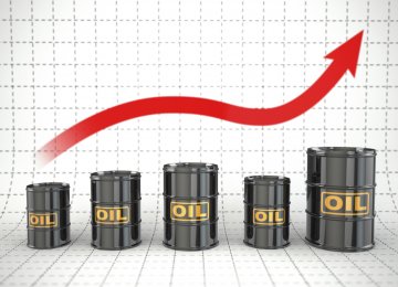 Brent Crude Edges Up