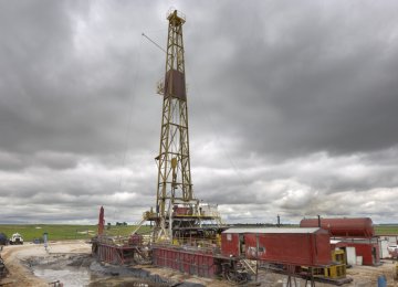 Rosneft Willing to Develop Azadegan Oilfield