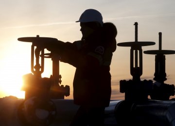Saudi Oil Output Hits Record  