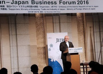 Zarif addressing Japan-Iran Business Forum in Tokyo on Dec. 7.