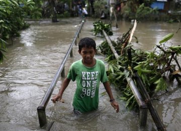 Philippines Typhoon Kills 4