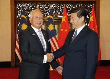 Najib Razak (L) and Xi Jinping in Beijing in November.