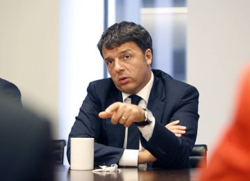 Renzi Blasts Opposition on Last Referendum Campaign Day