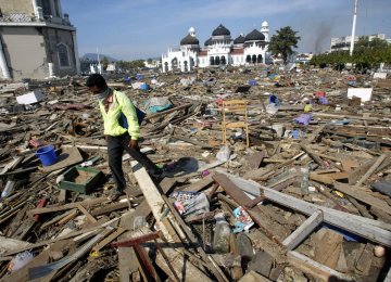 Indonesia Quake Toll Tops 90 