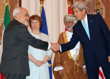 Zarif, Kerry Seek to Bridge Nuclear Gaps 